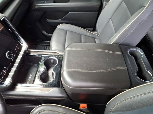 Used 2025 GMC Yukon Elevation AWD/4WD image 14