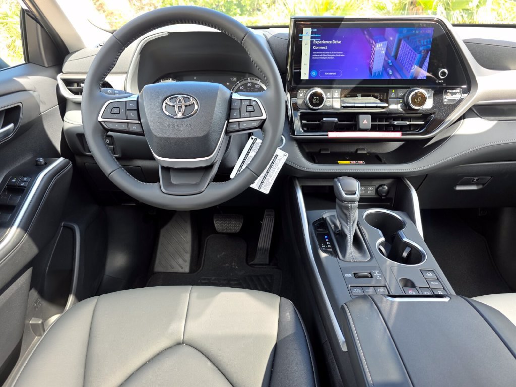 Certified 2026 Toyota Highlander XLE AWD/4WD image 7