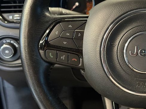 Used 2018 Jeep Renegade Altitude w/ UConnect 8.4 Nav Group AWD/4WD image 11