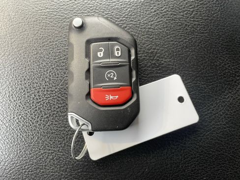 Used 2020 Jeep Wrangler Unlimited Rubicon w/ Dual Top Group image 28