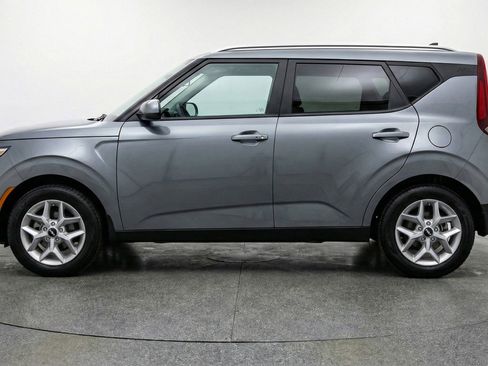 Used 2025 Kia Soul LX w/ LX Technology Package FWD image 5