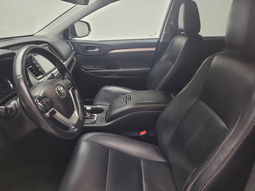 Used 2019 Toyota Highlander XLE w/ Protection Package #3 AWD/4WD image 17