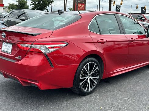 Used 2020 Toyota Camry SE FWD image 8