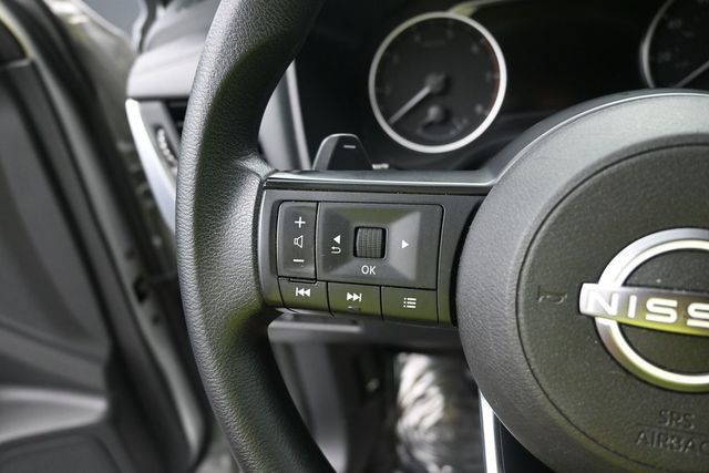 Used 2024 Nissan Rogue S AWD/4WD image 18