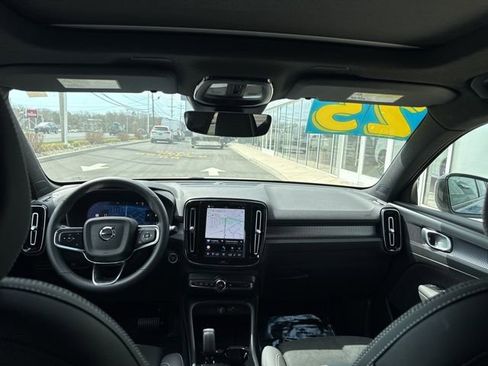 Certified 2025 Volvo XC40 B5 Plus AWD/4WD image 18