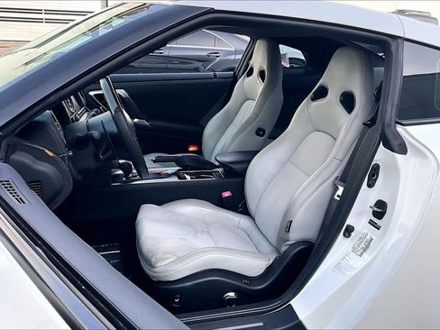 Used 2010 Nissan GT-R Premium AWD/4WD image 7