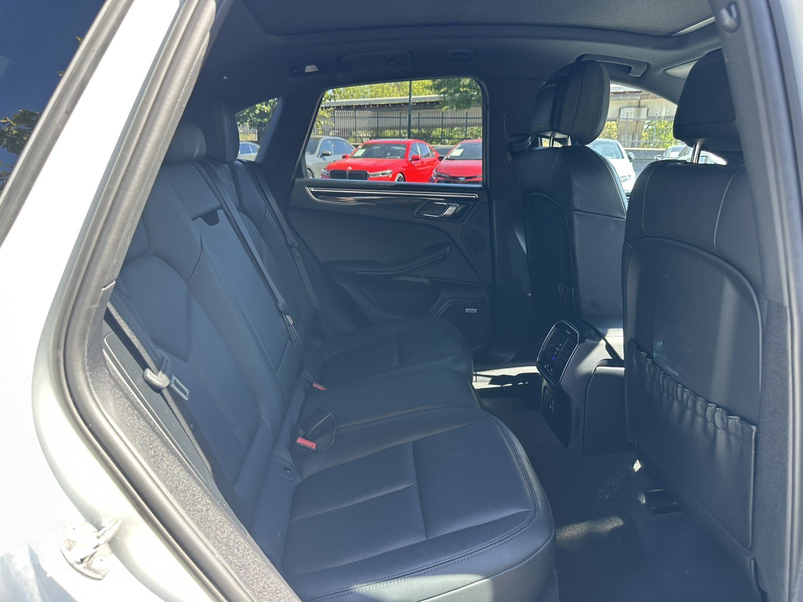Used 2023 Porsche Macan AWD/4WD image 21