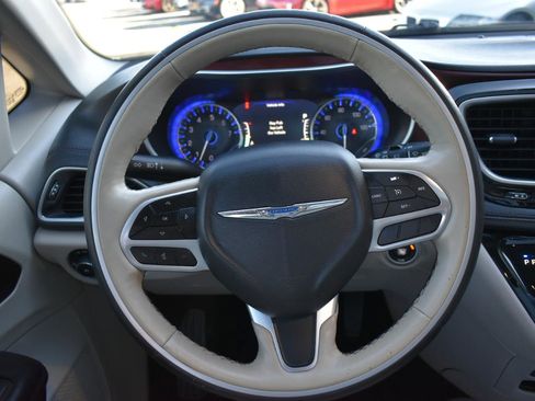 Used 2020 Chrysler Pacifica Limited image 14