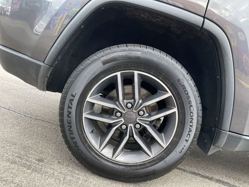 Certified 2019 Jeep Grand Cherokee Limited AWD/4WD image 12