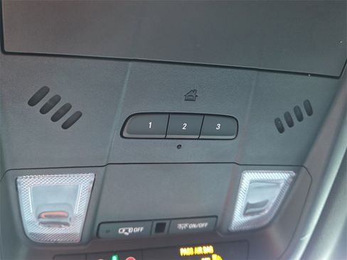 Used 2024 Buick Enclave Essence image 28