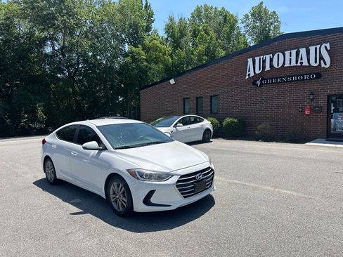 Used 2017 Hyundai Elantra SE FWD image 1