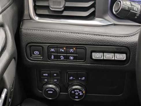 Used 2024 GMC Yukon Denali AWD/4WD image 18