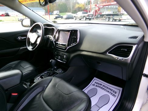 Used 2020 Jeep Cherokee Limited image 16