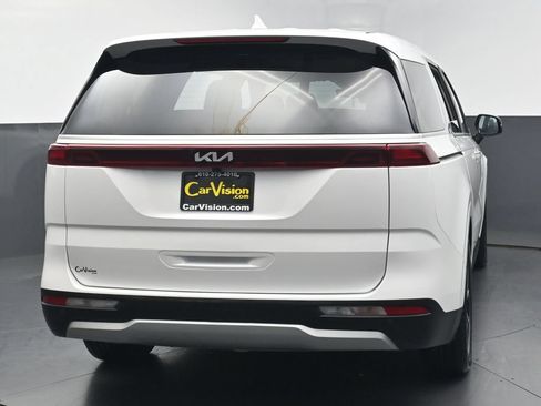 Used 2024 Kia Carnival EX FWD image 4