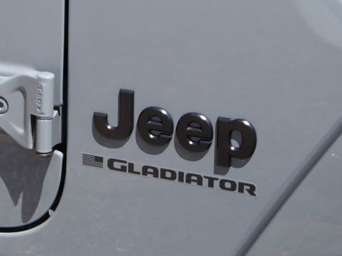 Used 2025 Jeep Gladiator Sport AWD/4WD image 48