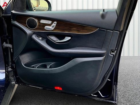 Used 2018 Mercedes-Benz GLC 300 4MATIC image 28