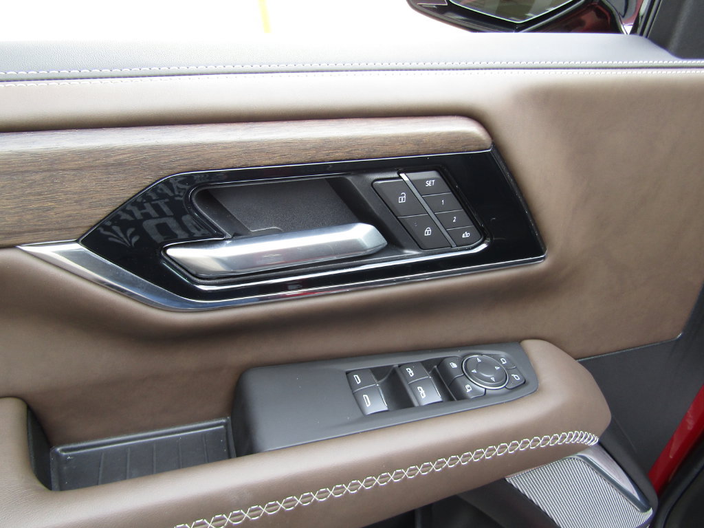 Used 2026 GMC Yukon Denali Ultimate AWD/4WD image 31