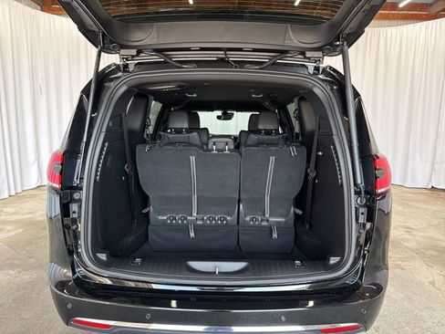 New 2026 Chrysler Pacifica Select image 39