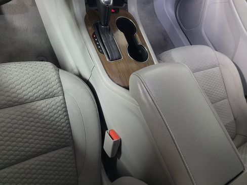 Used 2017 GMC Acadia SLE FWD image 26
