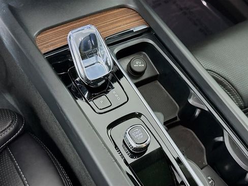 Used 2023 Volvo XC60 B5 Ultimate w/ Climate Package image 20