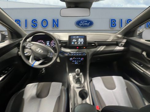 Used 2020 Hyundai Veloster 2.0 image 9
