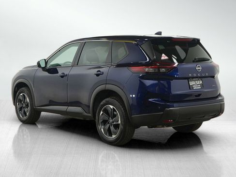Used 2025 Nissan Rogue SV AWD/4WD image 3