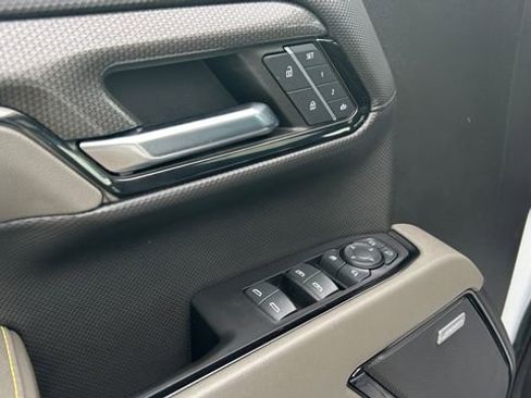 Used 2023 Chevrolet Silverado 1500 ZR2 w/ Technology Package image 17