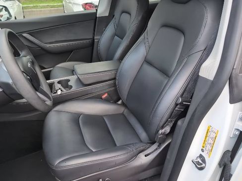 Used 2022 Tesla Model Y Long Range AWD/4WD image 9