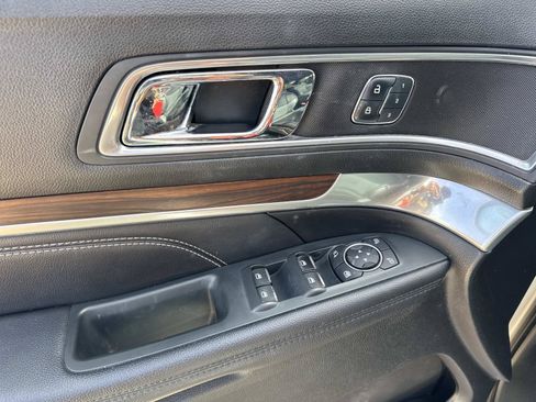 Used 2018 Ford Explorer Limited w/ Ford Safe & Smart Package FWD image 20