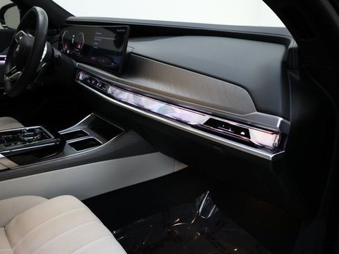 Used 2024 BMW 760i xDrive w/ Executive Package image 87