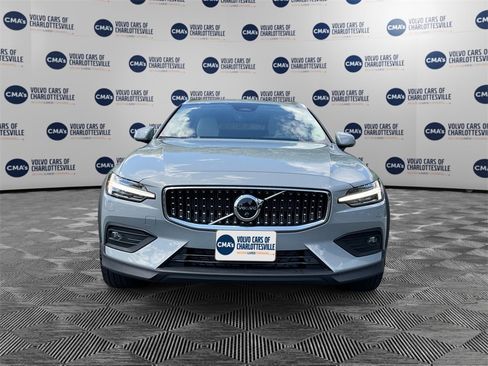 New 2026 Volvo V60 B5 Cross Country Ultra w/ Protection Package Premier image 8