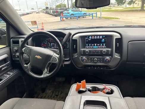 Used 2018 Chevrolet Silverado 1500 LT w/ LT Eassist Package AWD/4WD image 12