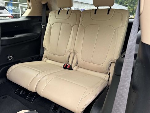 Used 2022 Jeep Grand Cherokee L Limited w/ Luxury Tech Group II AWD/4WD image 18