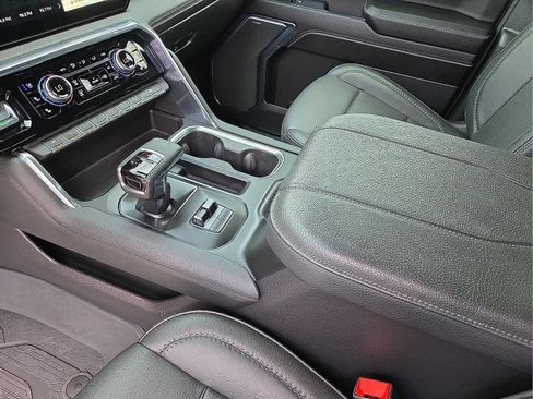 Used 2024 GMC Sierra 1500 Denali w/ Technology Package AWD/4WD image 10