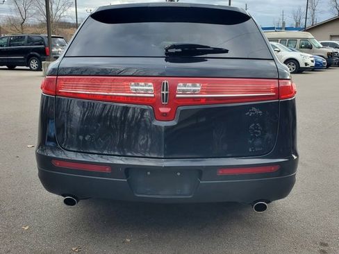Used 2019 Lincoln MKT AWD image 5