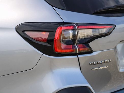 Used 2023 Subaru Outback Premium image 11