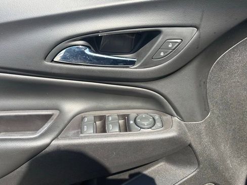 Used 2020 Chevrolet Equinox LT w/ Driver Convenience Package FWD image 11