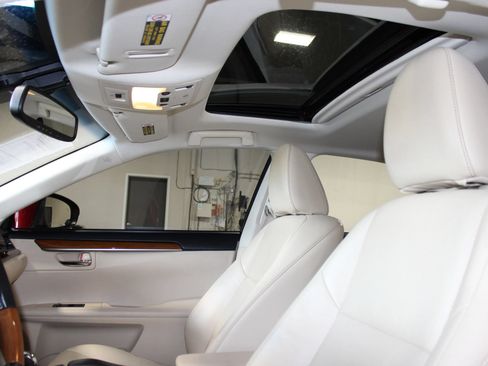 Used 2013 Lexus ES 300h w/ Luxury Pkg FWD image 25