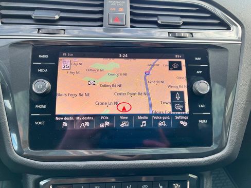 Used 2018 Volkswagen Tiguan SEL AWD/4WD image 14