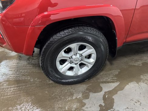 Used 2024 Toyota 4Runner SR5 AWD/4WD image 9