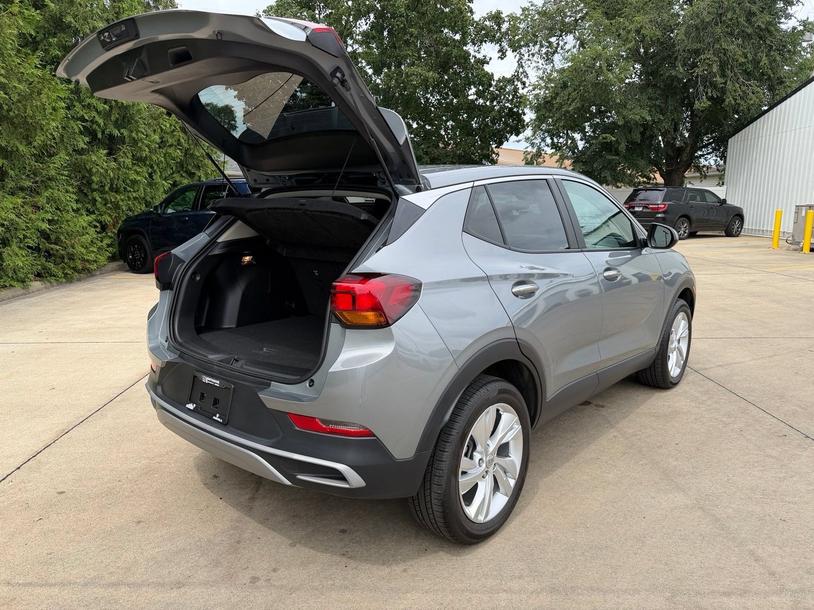 Used 2024 Buick Encore GX Preferred AWD/4WD image 32