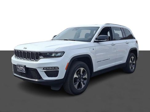 Used 2023 Jeep Grand Cherokee 4WD 4xe image 3