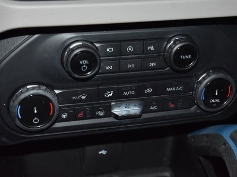 Used 2022 Ford Bronco Wildtrak image 12