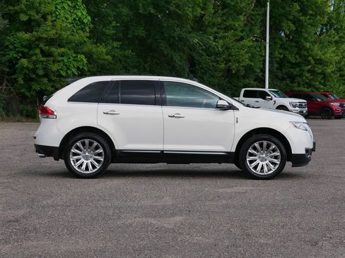 Used 2013 Lincoln MKX AWD image 2