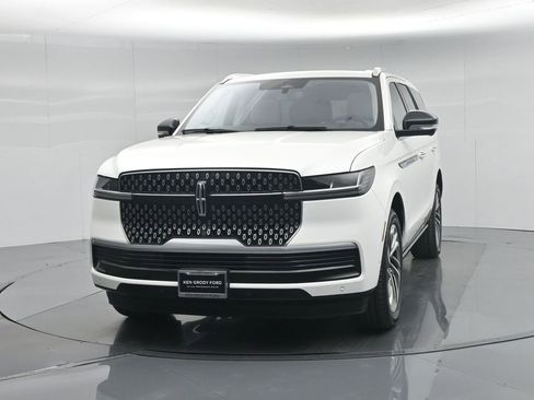Used 2025 Lincoln Navigator Reserve AWD/4WD image 59