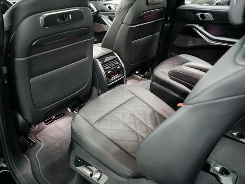 Used 2023 BMW X7 xDrive40i w/ M Sport Package image 17