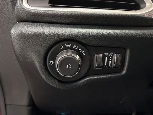 Used 2026 Chrysler Pacifica Select w/ S Appearance Package AWD/4WD image 11