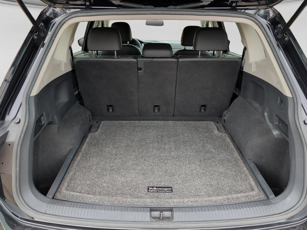 Used 2020 Volkswagen Tiguan SE AWD/4WD image 38
