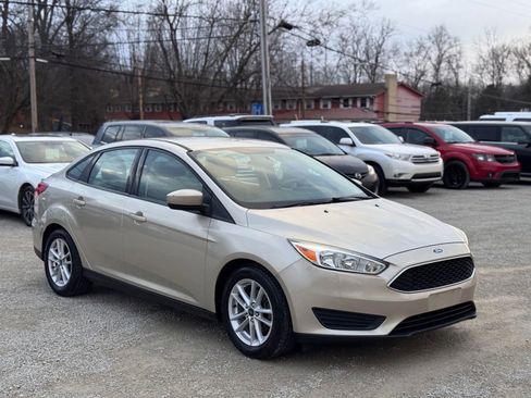 Used 2018 Ford Focus SE FWD image 5