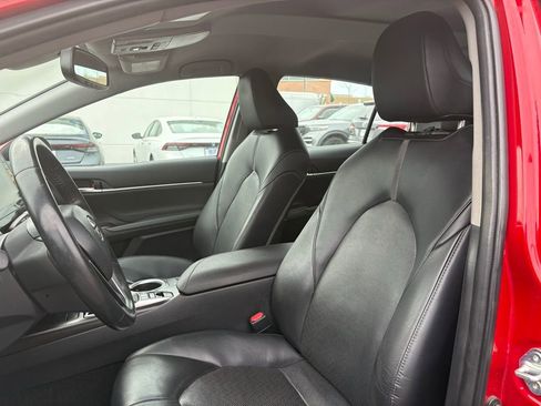 Used 2023 Toyota Camry XLE image 6